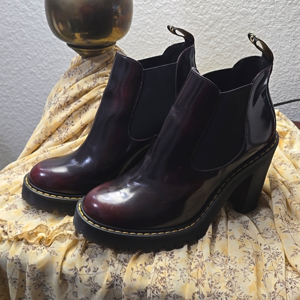 Dr. Martens, Black Cherry/Oxblood Hurston Heeled Chelsea Boots Sz 8/39